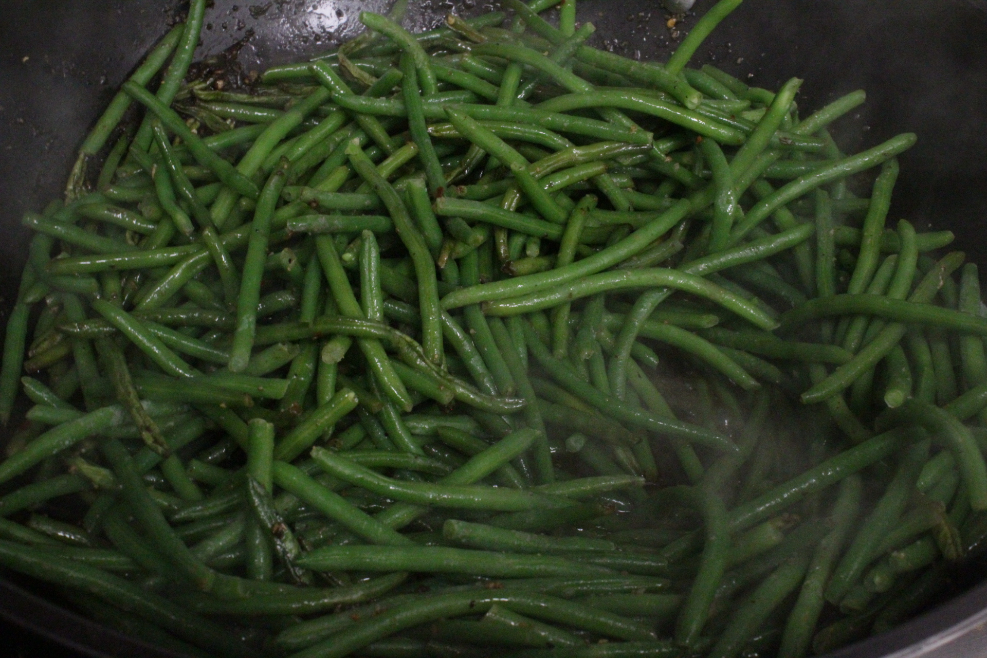 Seasoned green beans in a pan