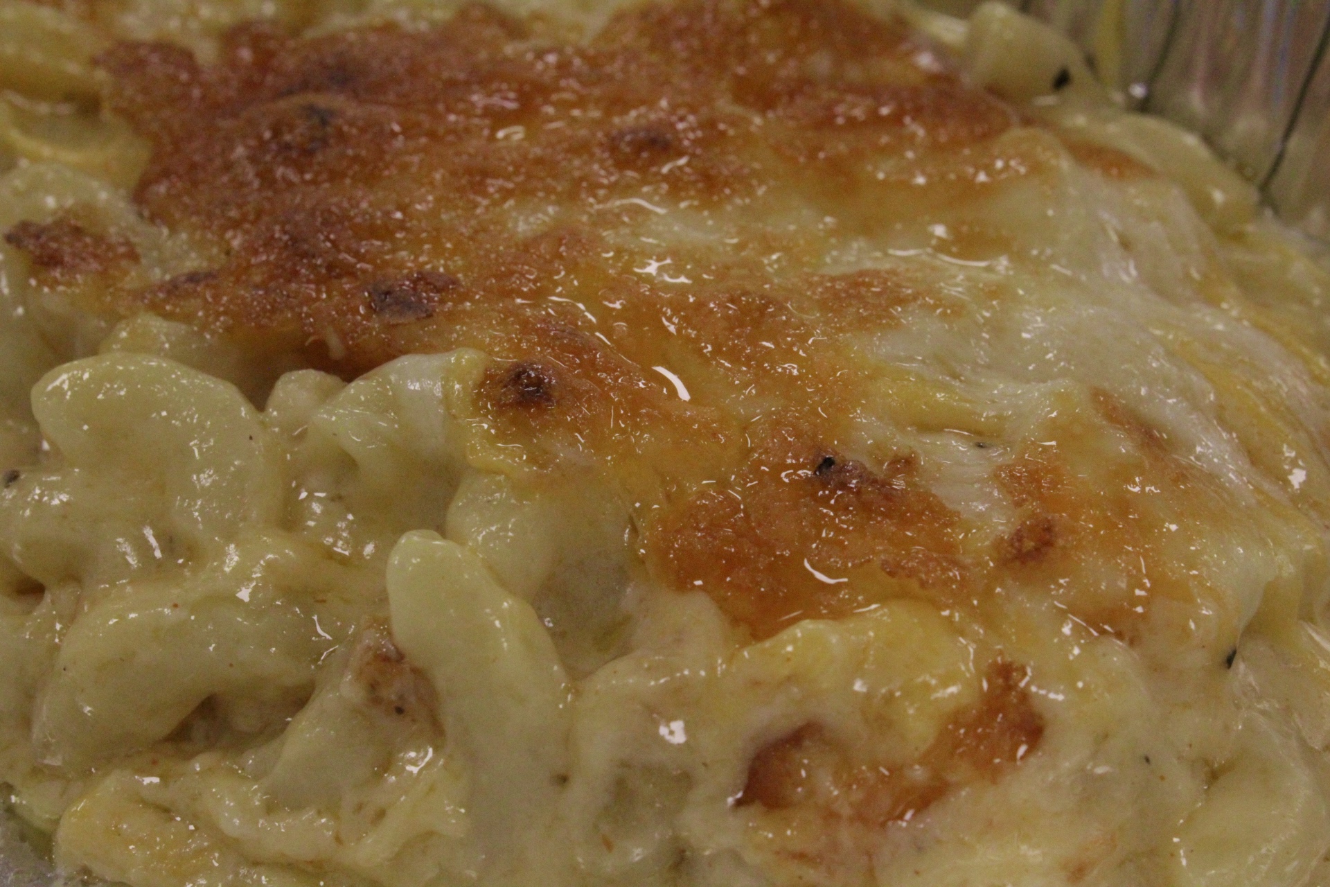 Baked mac and cheese close-up